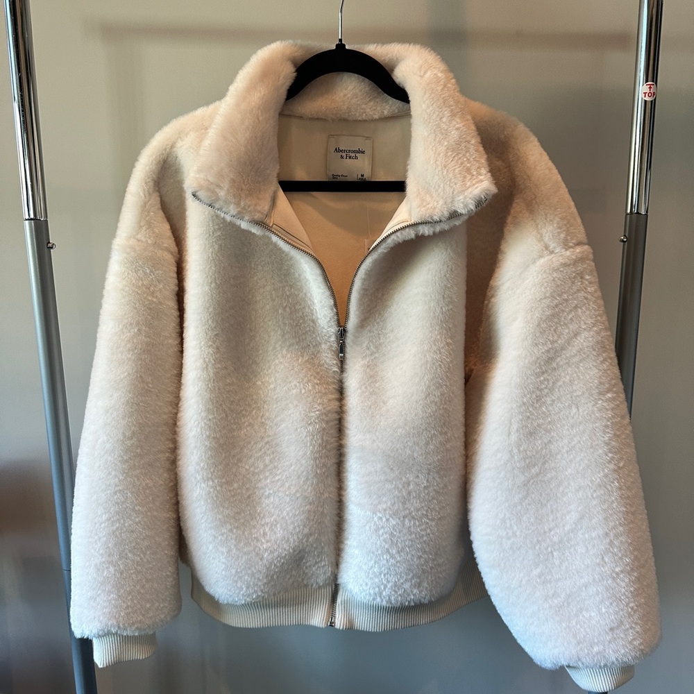 Abercrombie Faux Fur Bomber Jacket NWT Medium Cream